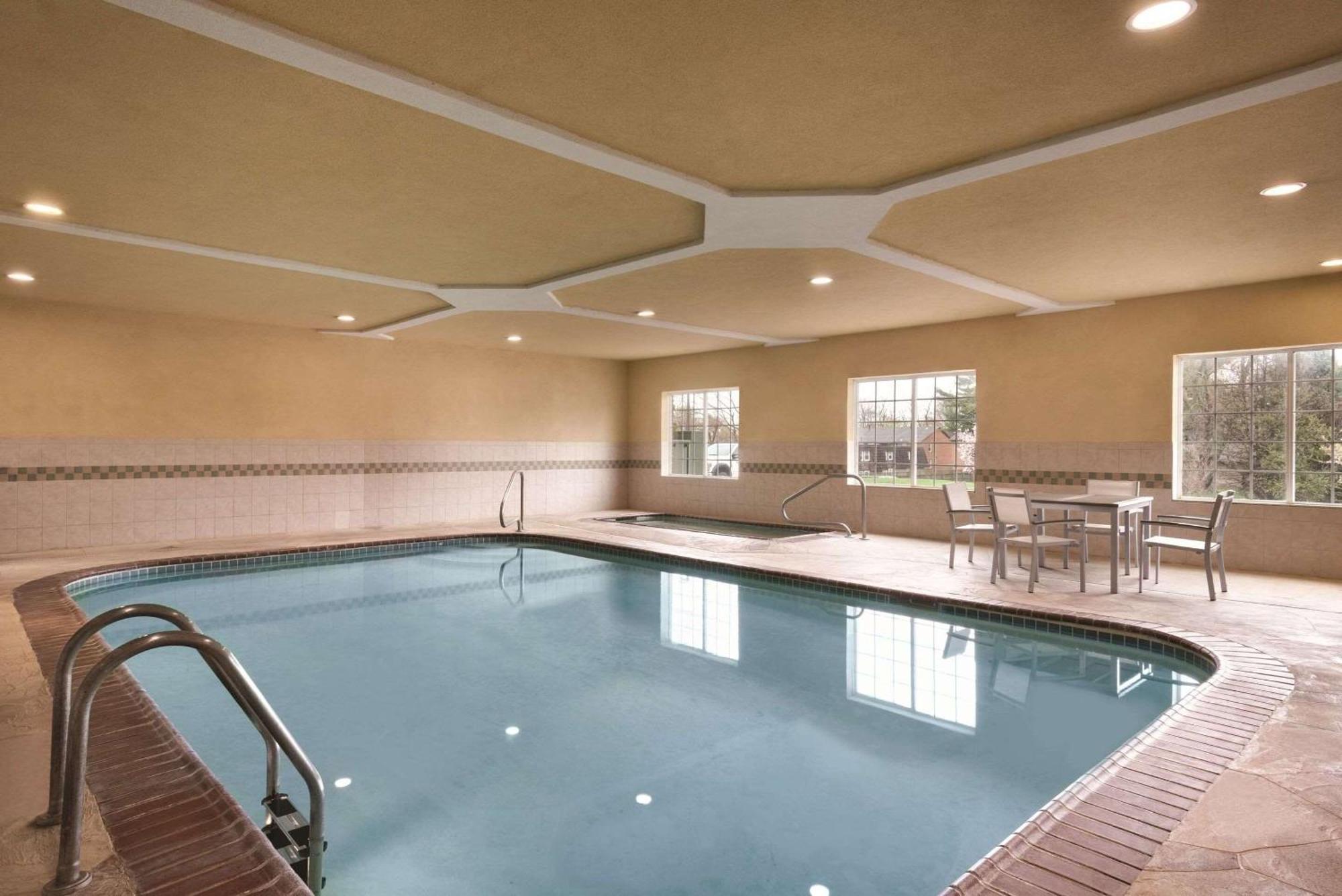Country Inn & Suites By Radisson, Valparaiso, In Εξωτερικό φωτογραφία